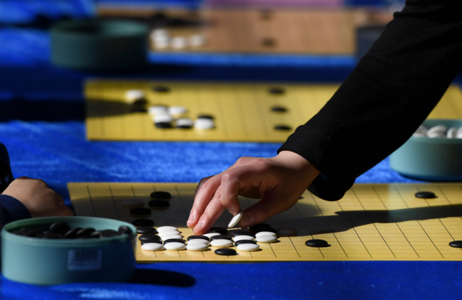 網(wǎng)上圍棋比賽，棋逢對手，情感交流暖人心